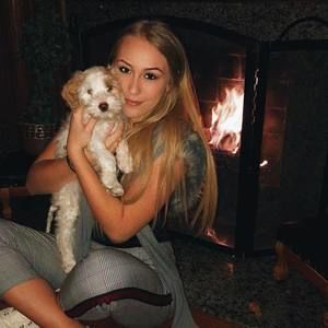 Meet your Posher, Chloe